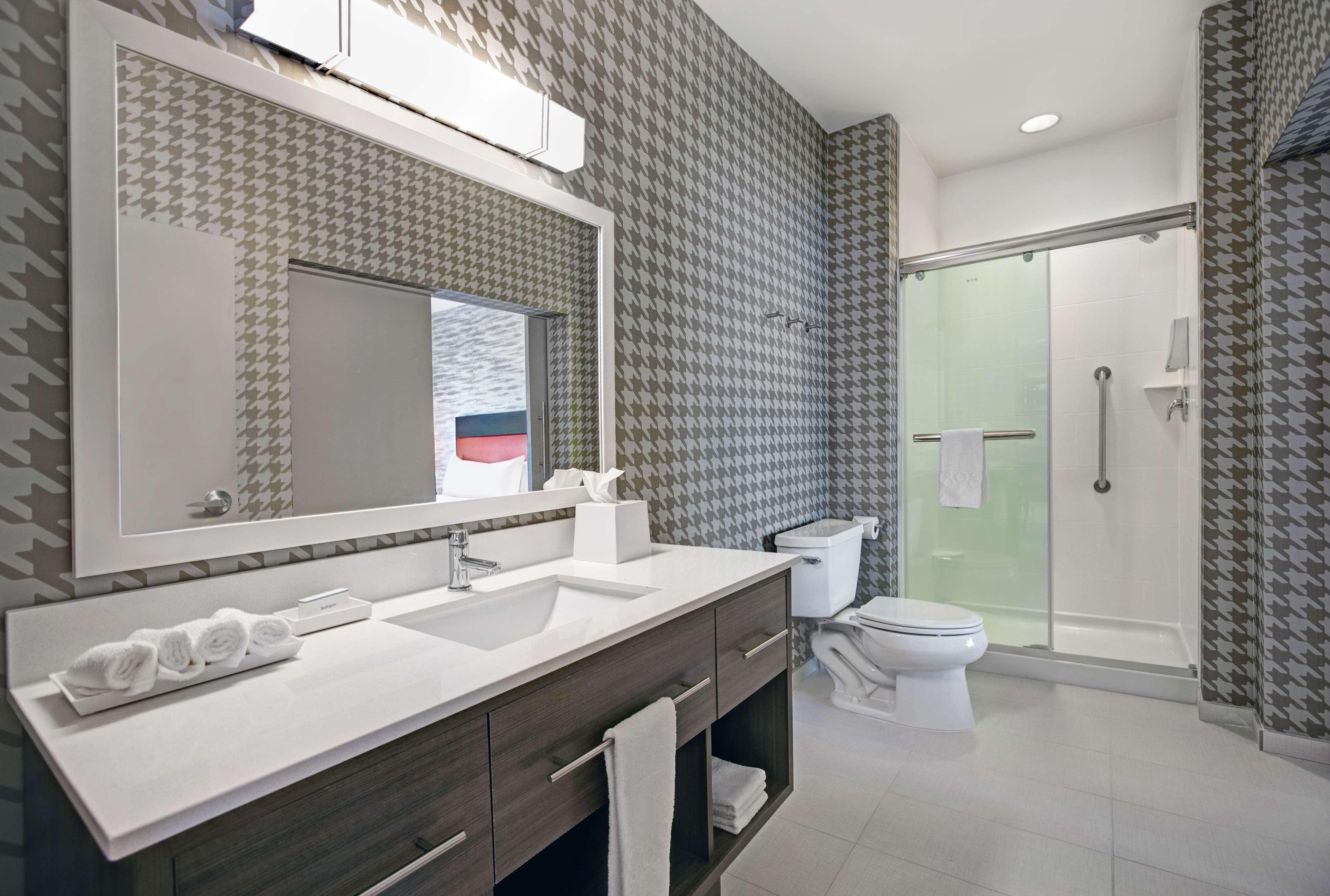 Home2 Suites By Hilton Richmond Exterior photo