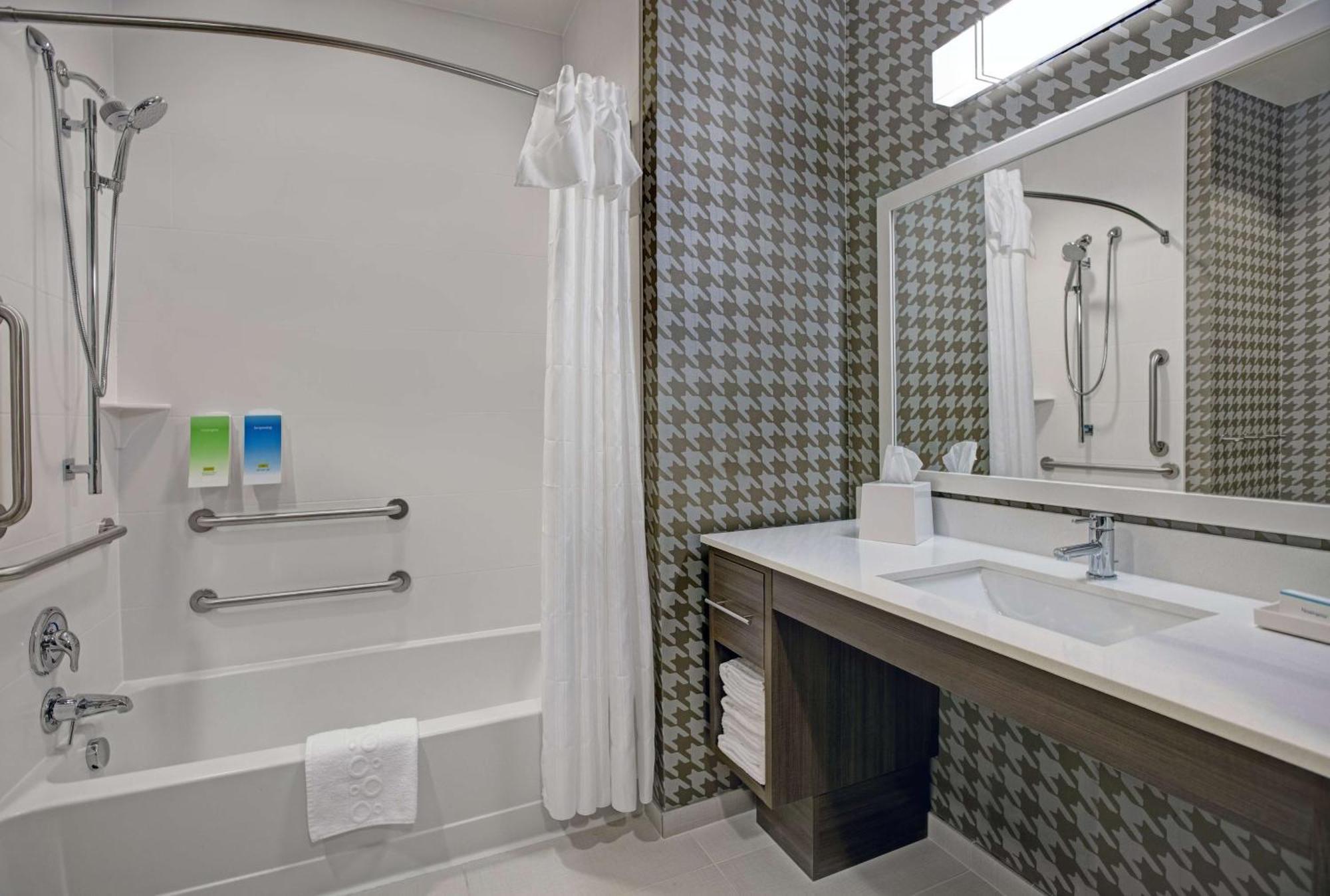 Home2 Suites By Hilton Richmond Exterior photo